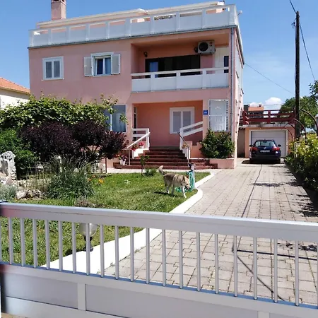 Nedeljka Apartment *
